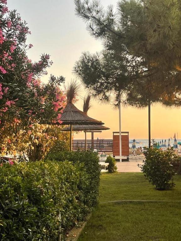 Rumar Hotel Durrës Exterior foto